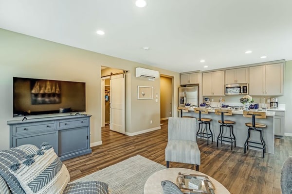 Downtown, Waterfront Condo with High-Speed WiFi, Bay Views, and Washer/Dryer!