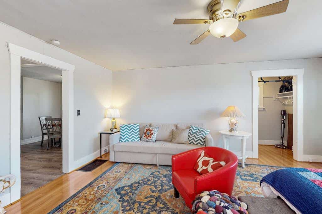 Renovated condo in historical building, near Seattle-Bremerton ferry
