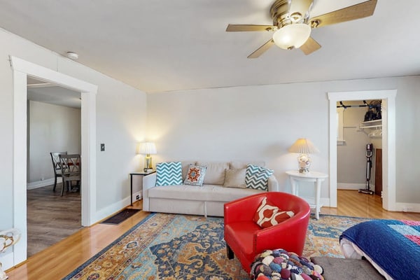 Renovated condo in historical building, near Seattle-Bremerton ferry