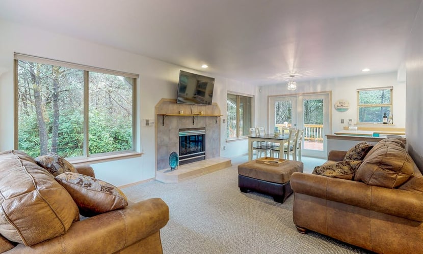Dog-friendly home with private hot tub & fireplace - only steps to the beach