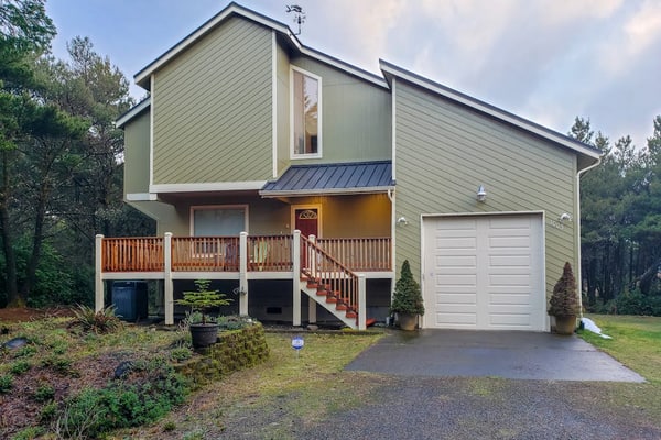 Dog-friendly home with private hot tub & fireplace - only steps to the beach