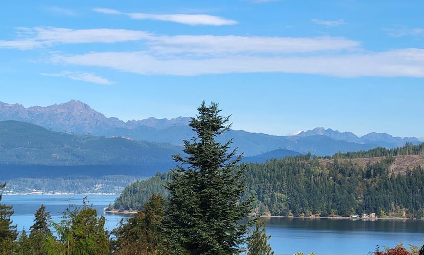 Spacious A-frame w/ mountain & water views, New Hot Tub, AC, Fireplace, W/D