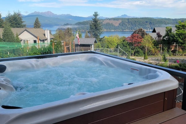 Spacious A-frame w/ mountain & water views, New Hot Tub, AC, Fireplace, W/D