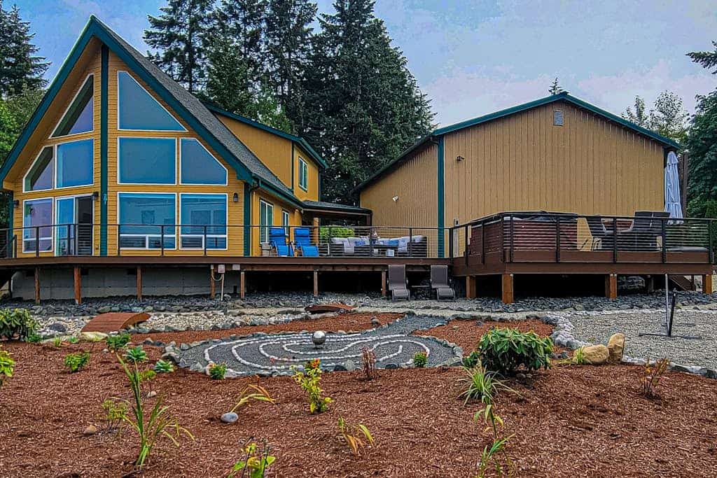 Spacious A-frame w/ mountain & water views, New Hot Tub, AC, Fireplace, W/D