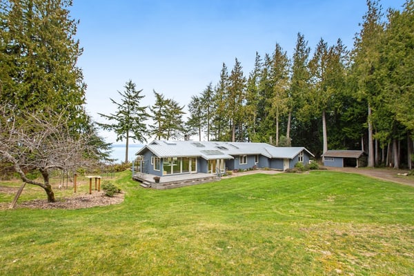 Gorgeous home on 10 acres with amazing ocean view