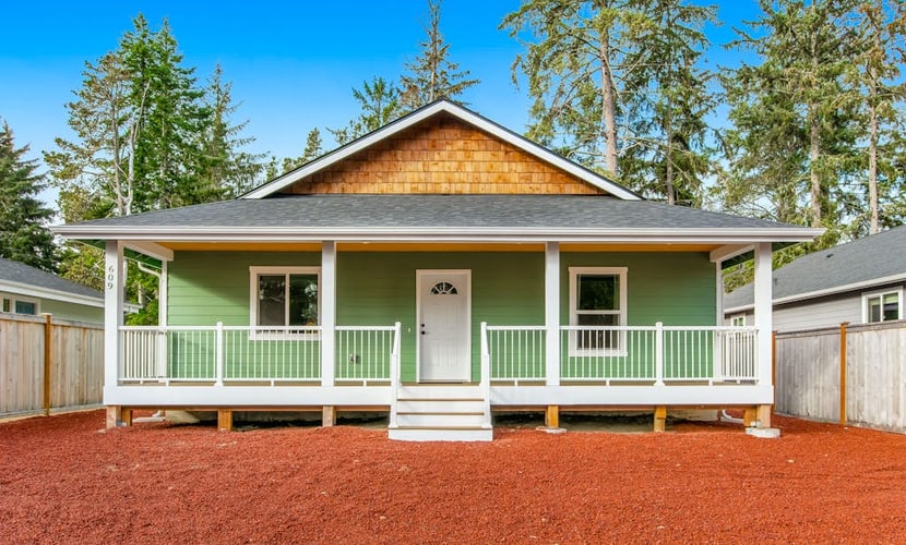 Elegant dog-friendly home near marina & beach - covered deck & W/D