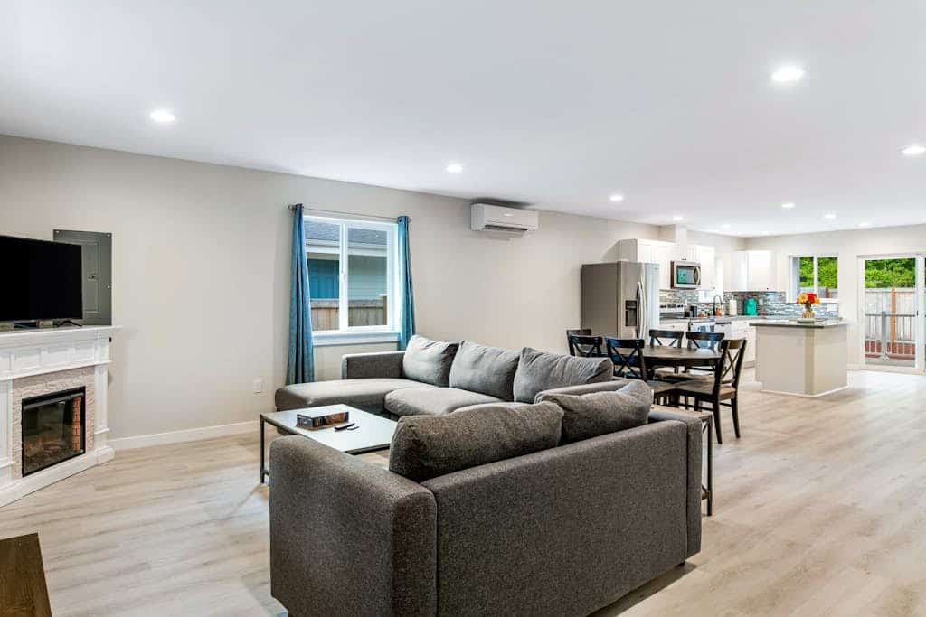 Elegant dog-friendly home near marina & beach - covered deck & W/D