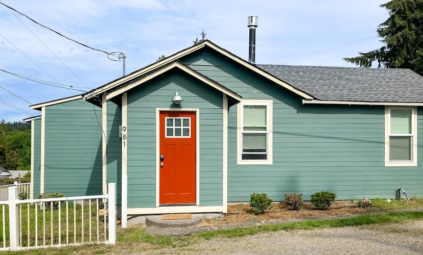 The Quacker Jack | Cozy house in Port Orchard with Gas Fireplace - dog-friendly
