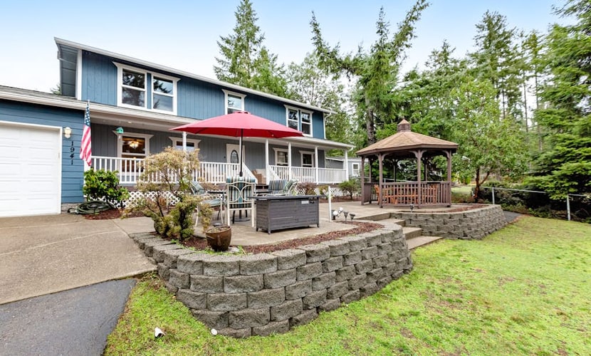 Amazing family retreat w/ game room, firepit, private hot tub, & tranquil views