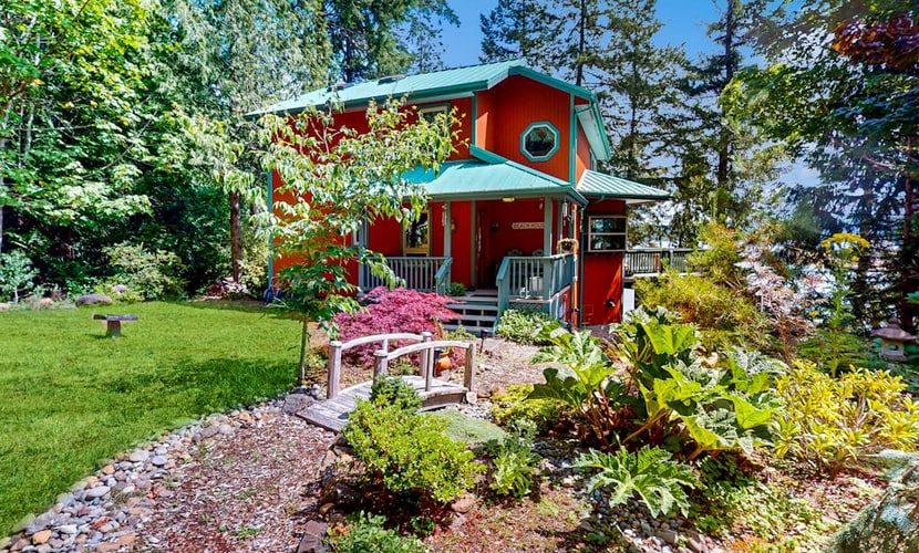 Family-friendly waterview home with spacious decks, gas grill and W/D