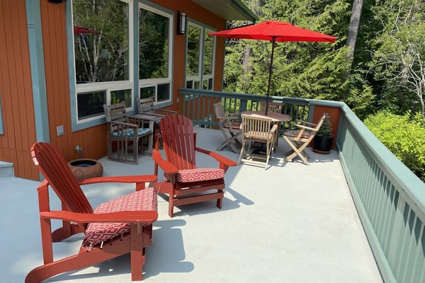 Family-friendly waterview home with spacious decks, gas grill and W/D