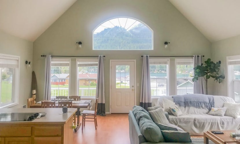 Beautiful, family-friendly lake view property with gas grill-Pet friendly