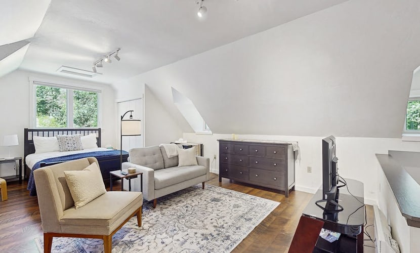 Peaceful Bainbridge Island Studio on Horse Farm with Trail Access