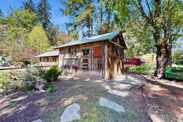 Peaceful Bainbridge Island Studio on Horse Farm with Trail Access