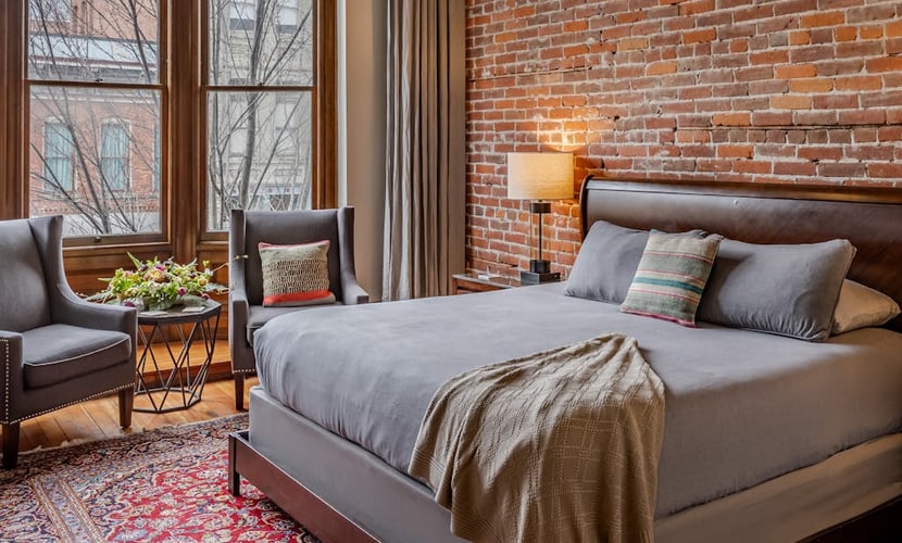 Historic Town View Room with bay window overlooking Water Street