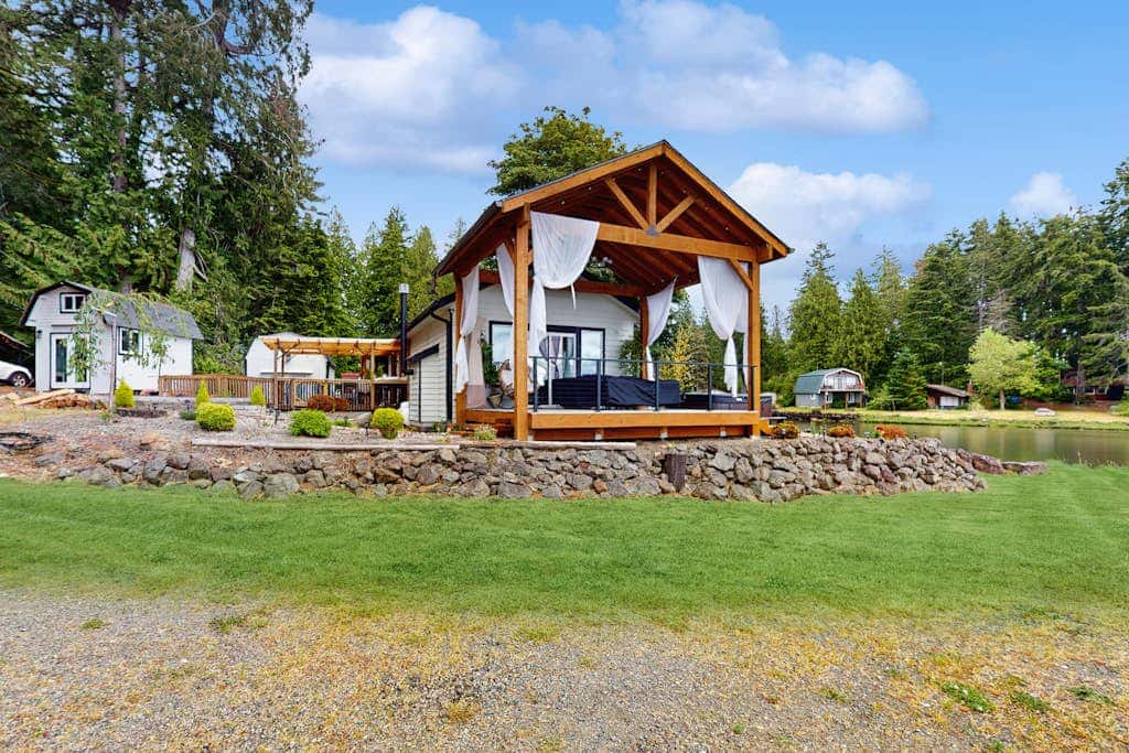Cottage at the Cove