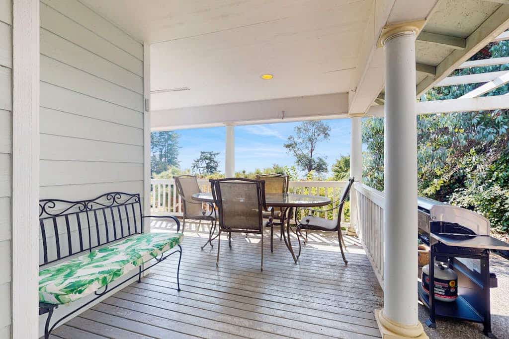 Beautiful home with foosball table, waterfront views, fireplace, basketball cour