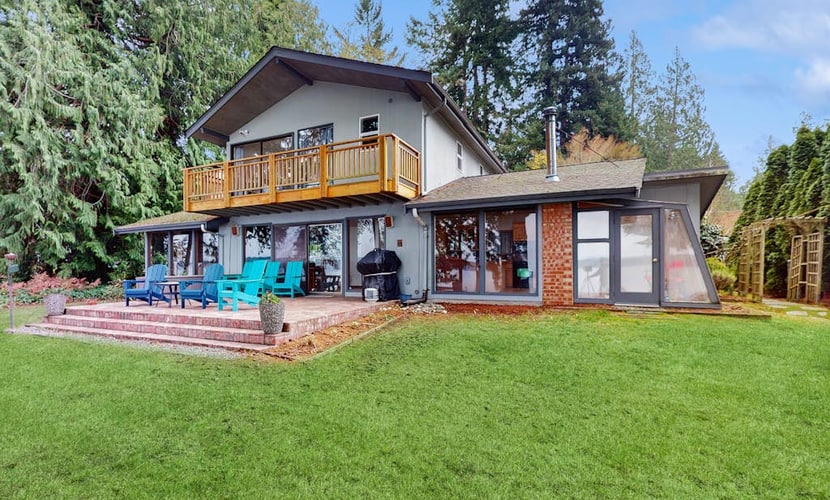 Charming home on the Hood Canal w/ beach access & amazing views