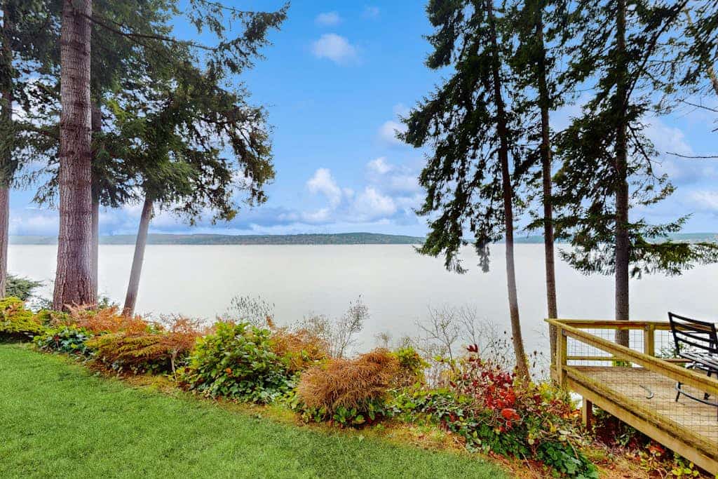 Charming home on the Hood Canal w/ beach access & amazing views