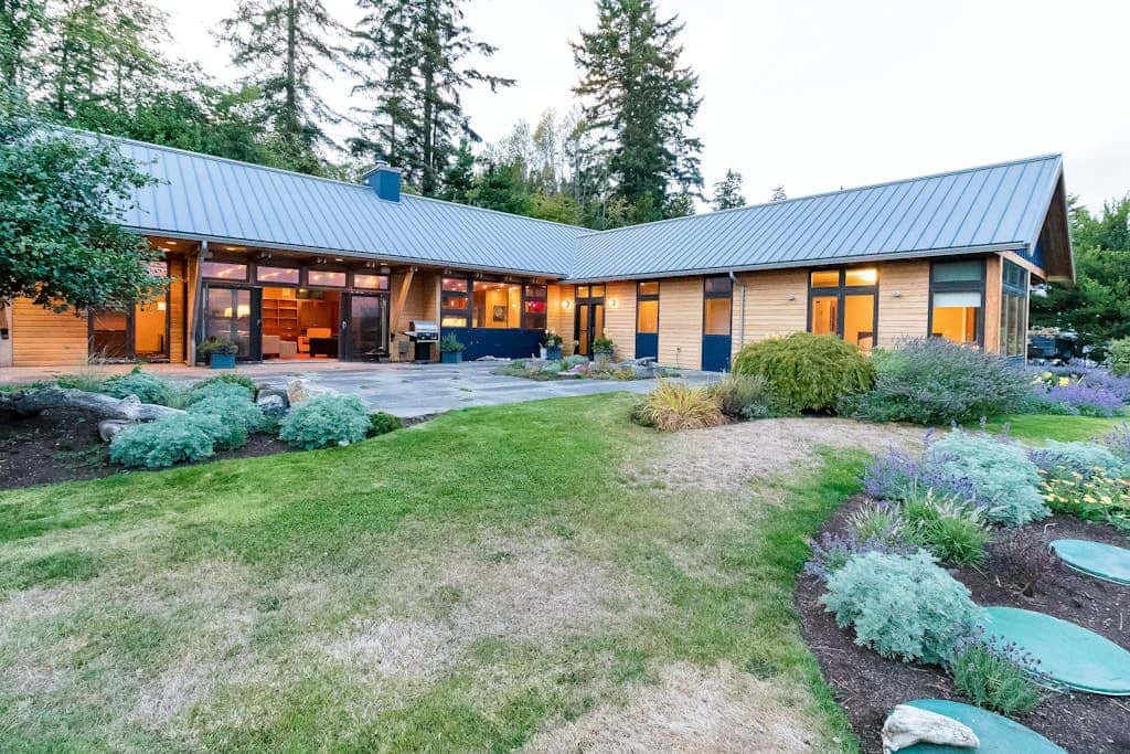 Fidalgo Island Waterfront Stunner