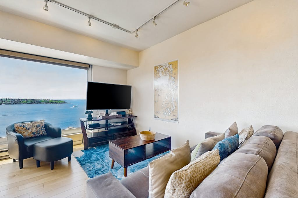 Elliott Bay Luxury Suite of Newmark