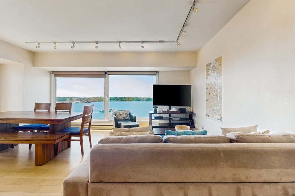 Elliott Bay Luxury Suite of Newmark