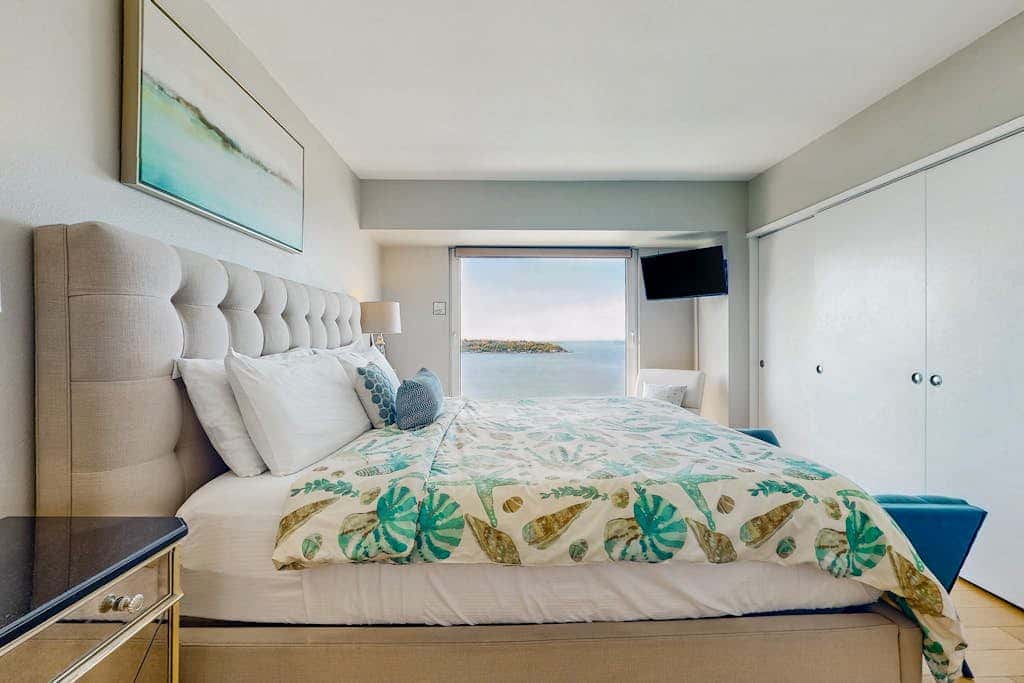 Elliott Bay Luxury Suite of Newmark