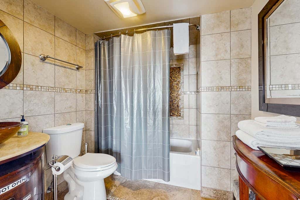 Elliott Bay Luxury Suite of Newmark