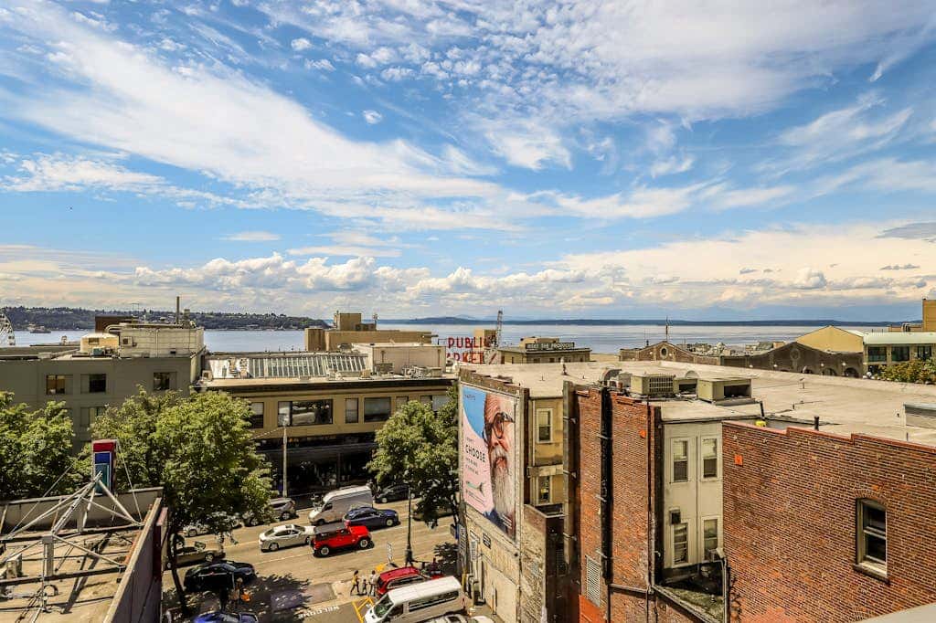 Elliott Bay Luxury Suite of Newmark