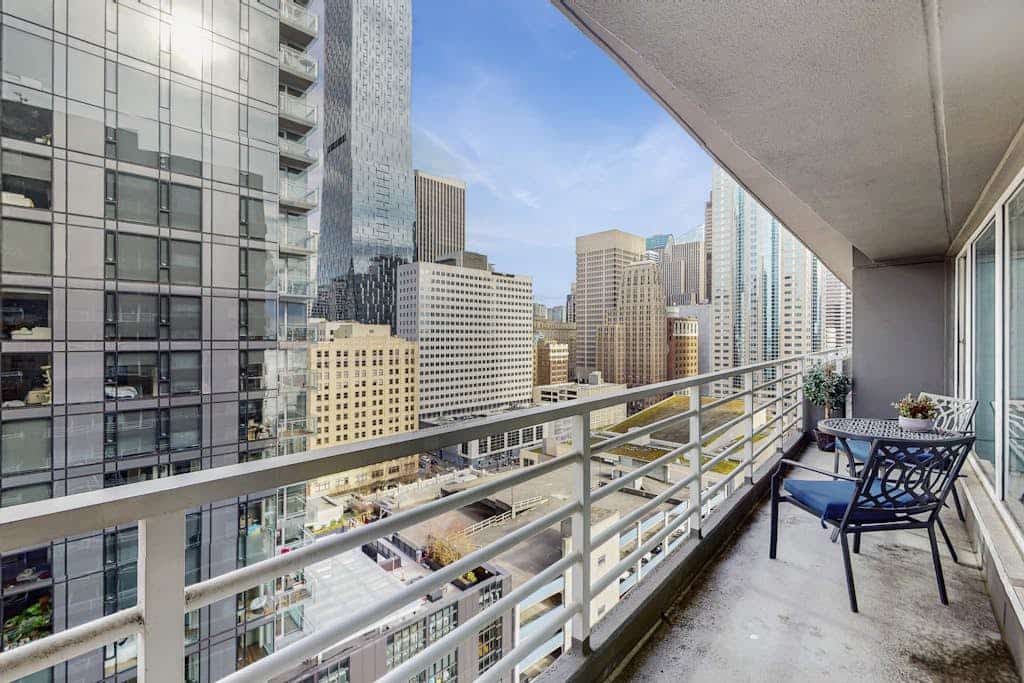 Newmark condo near attractions with heated pool, hot tub, & fitness room