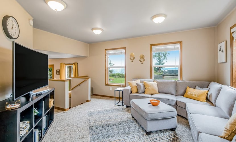 Idyllic woodsy retreat with firepit, two kitchens, Port Susan views & woodstoves