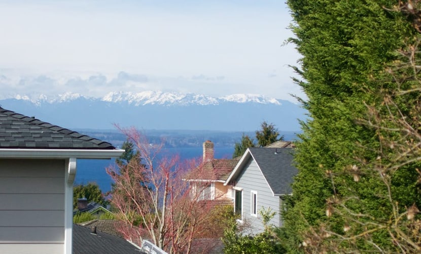 Charming home with expansive views, dog-friendly, large yard with yard games