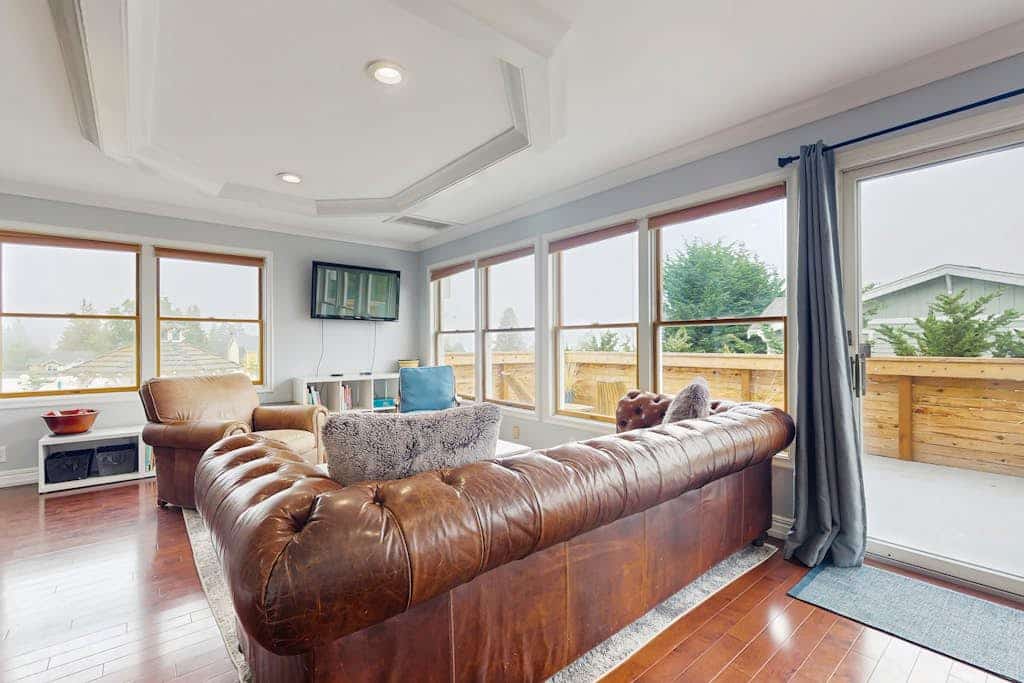 Charming home with expansive views, dog-friendly, large yard with yard games