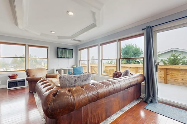 Charming home with expansive views, dog-friendly, large yard with yard games