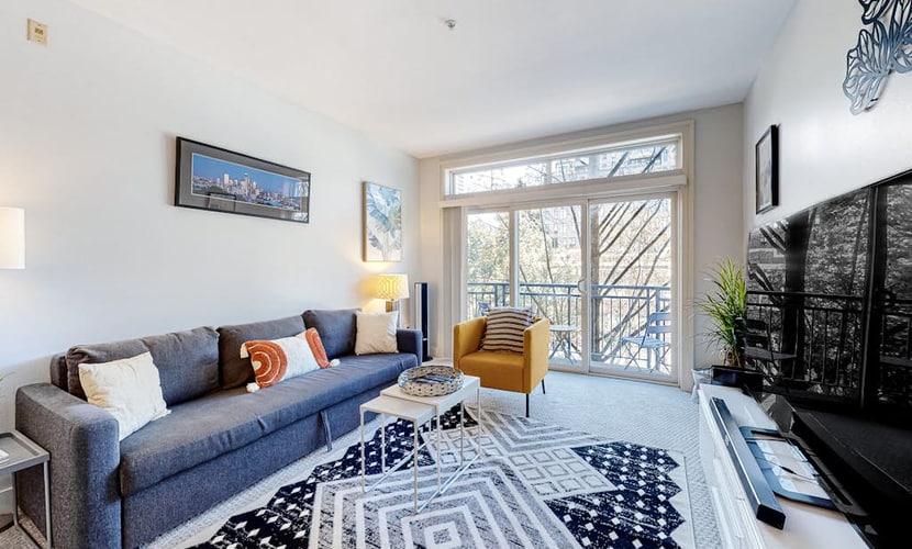 Stylish Belltown Court Gem | Pool, Hot Tub, Sauna, Parking & Rooftop Deck
