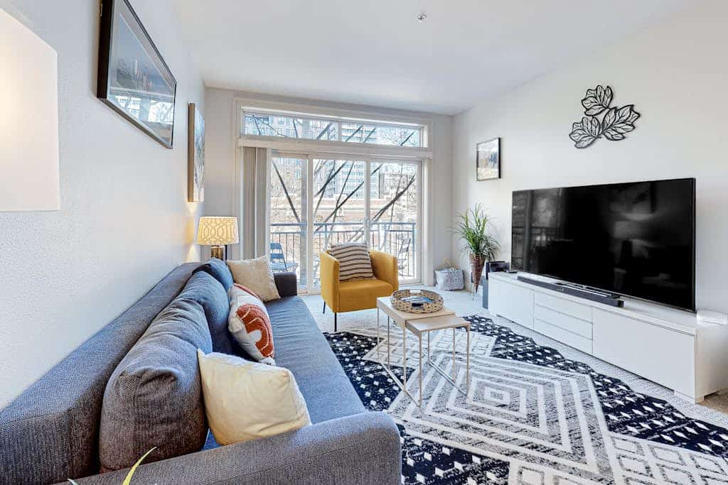 Stylish Belltown Court Gem | Pool, Hot Tub, Sauna, Parking & Rooftop Deck