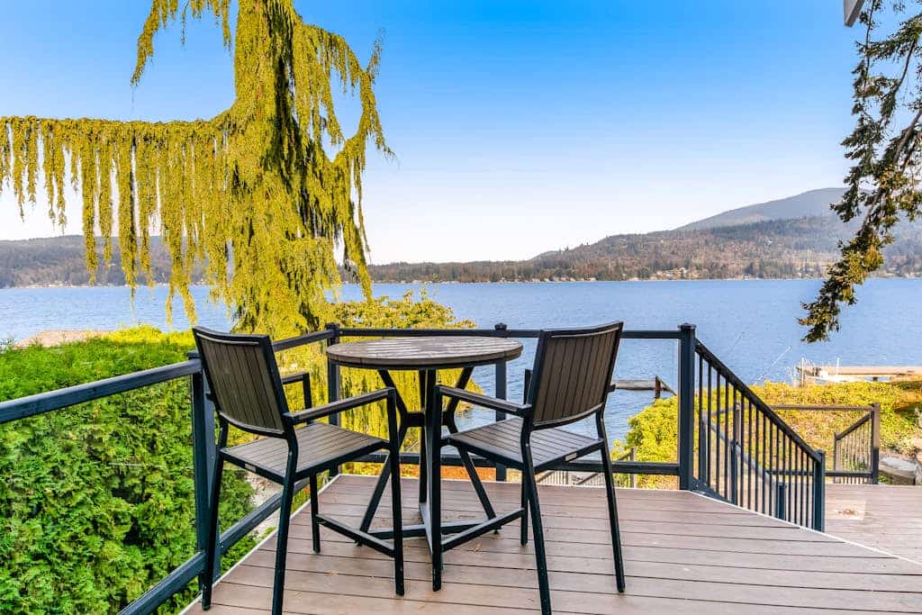Lovely lakefront home with fireplace, dock, full kitchen, & washer/dryer