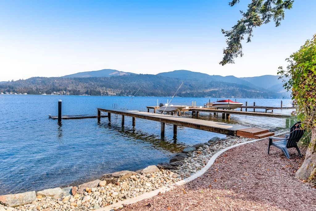 Lovely lakefront home with fireplace, dock, full kitchen, & washer/dryer