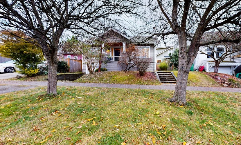 Updated Crafstman with covered porch, grill, & W/D - walk to Woodland Park