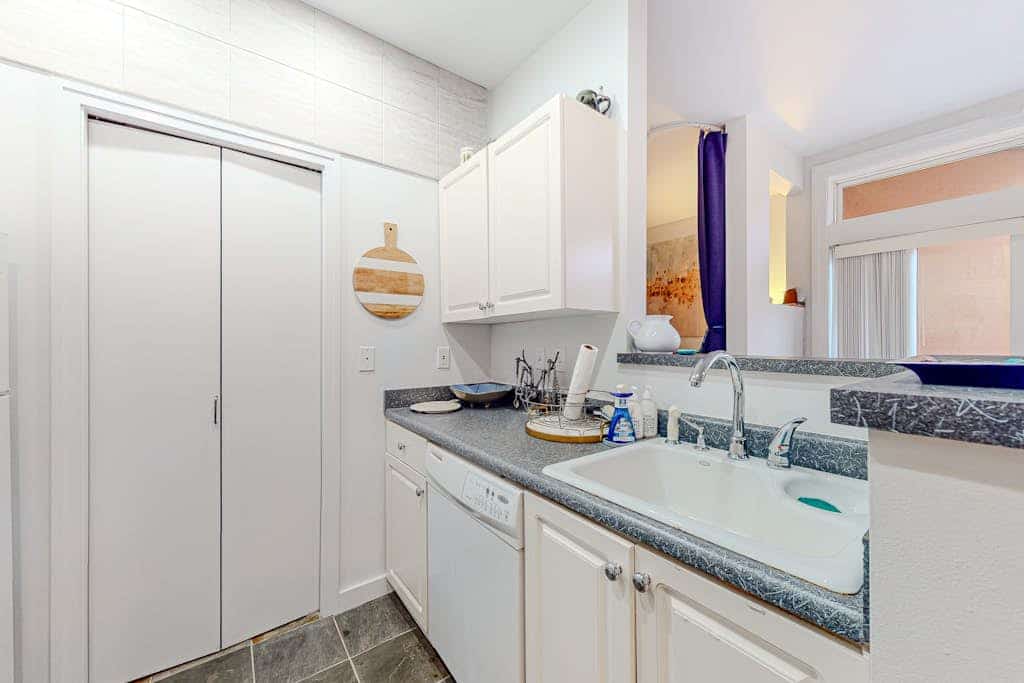Dog-friendly 5th-floor studio with indoor heated pool, gym, hot tub, & balcony