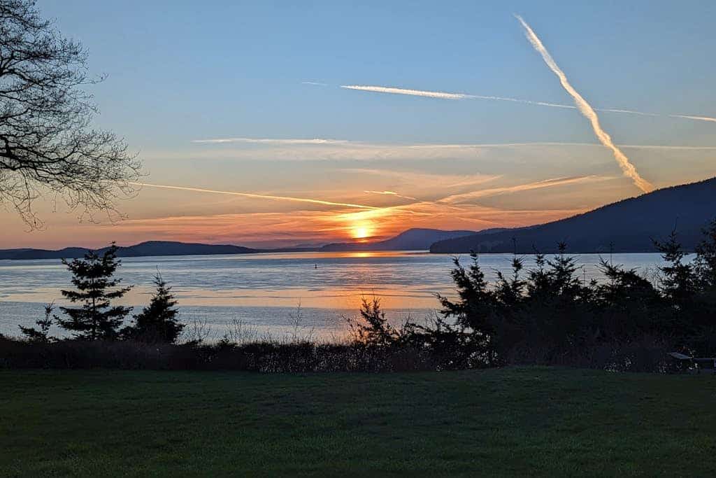 Dog and family-friendly escape with deck, bay view, and Wifi
