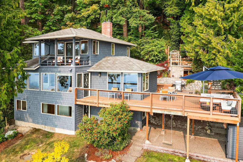 Vashon waterfront home with amazing views, beach, and gas firepit