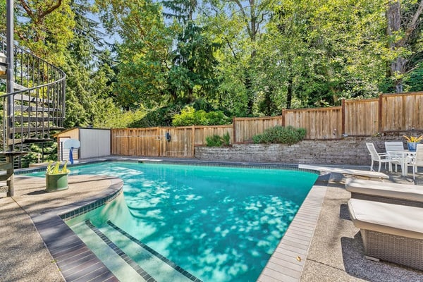 Spacious home w/ private pool & hot tub, game room - amazing location