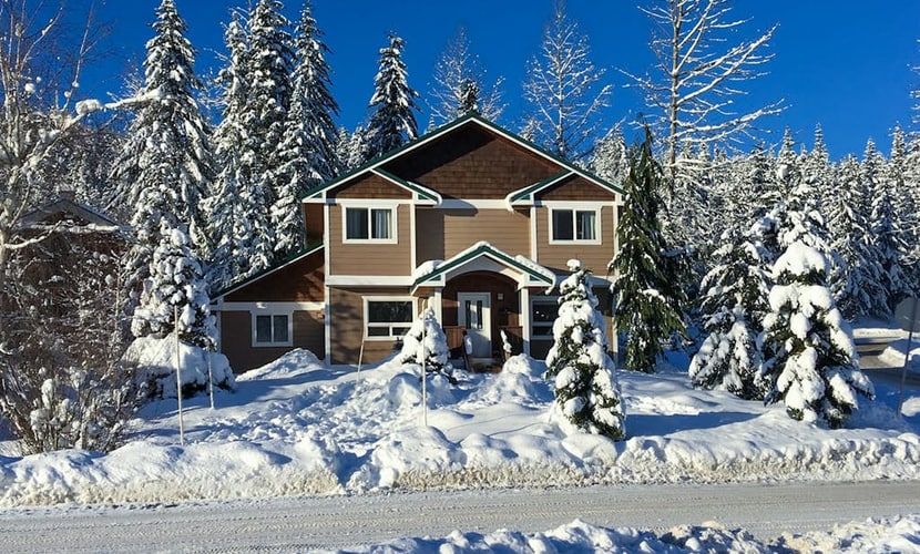 Ski-in/ski-out home with fireplace & 2-car garage - dog-friendly