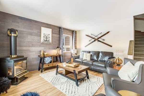 Ski-in/ski-out home with fireplace & 2-car garage - dog-friendly
