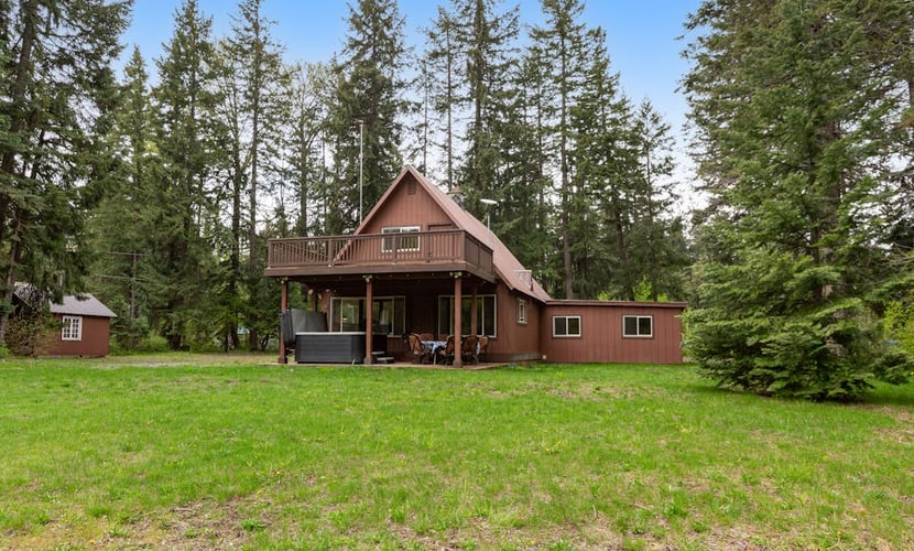 Dog-friendly riverfront home with hot tub, large yard, and fast Wifi