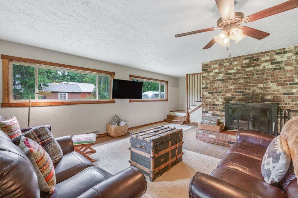 Dog-friendly riverfront home with hot tub, large yard, and fast Wifi
