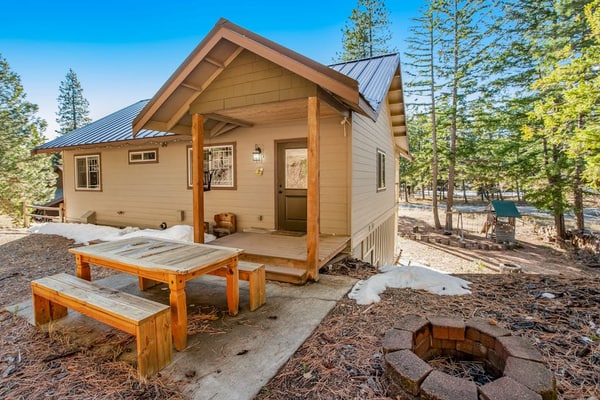 Custom home with balcony, radiant floor heating & washer/dryer