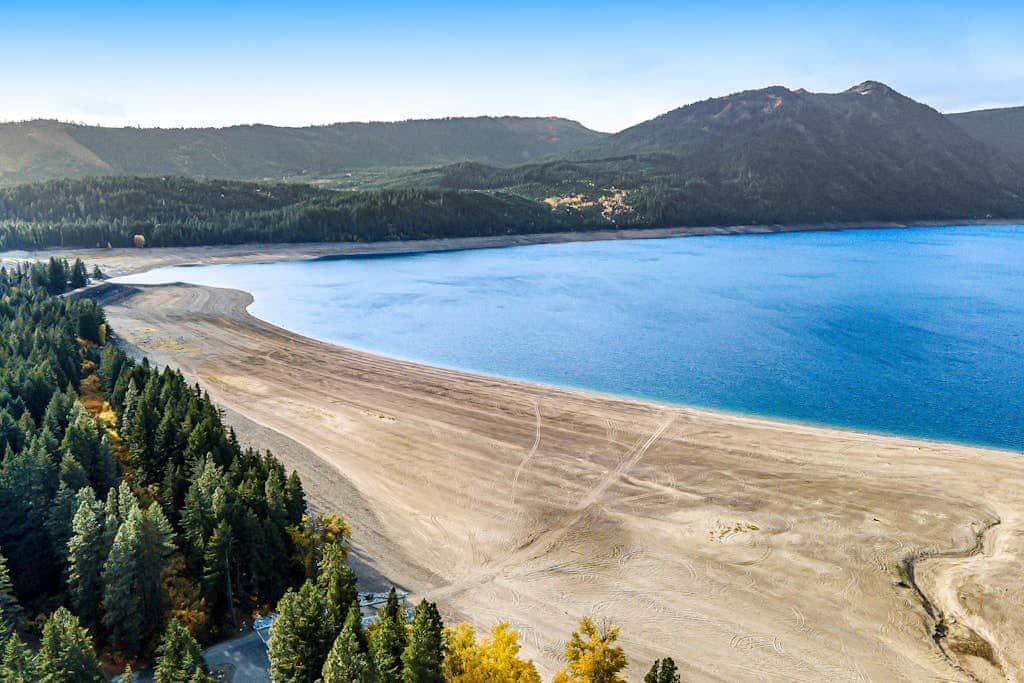 Peak-a-View Lakehouse