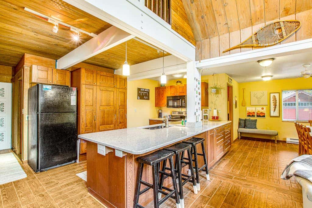 Peak-a-View Lakehouse